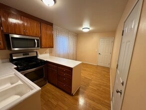 10407 White Rock Rd, Unit B in Rancho Cordova, CA - Foto de edificio - Building Photo