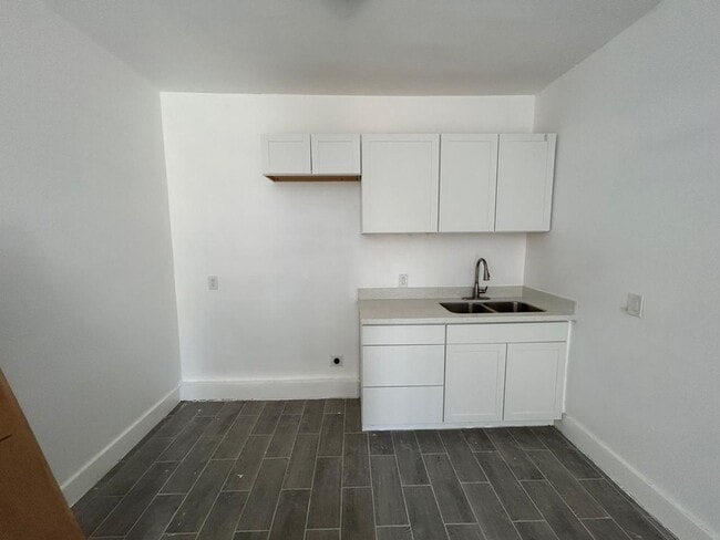 1142 Lyle St in Beaumont, TX - Building Photo - Building Photo