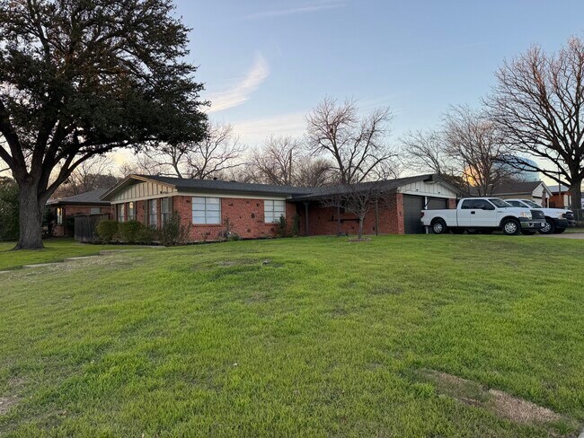 property at 2700 W Fuller Ave