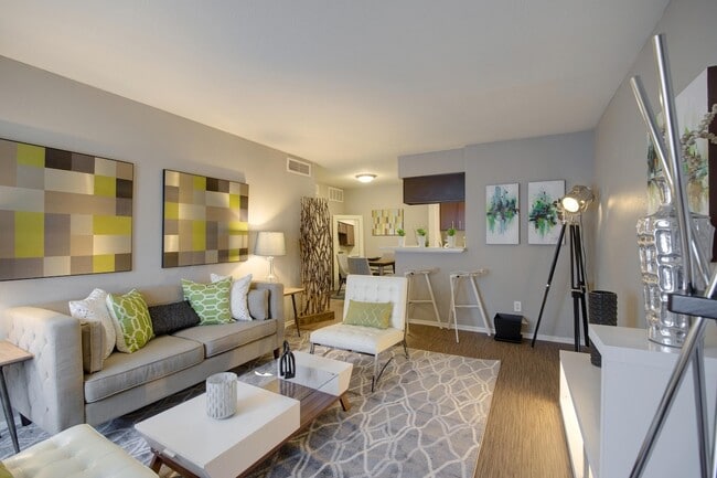 Crosby at Westchase Apartments in Houston, TX - Foto de edificio - Building Photo