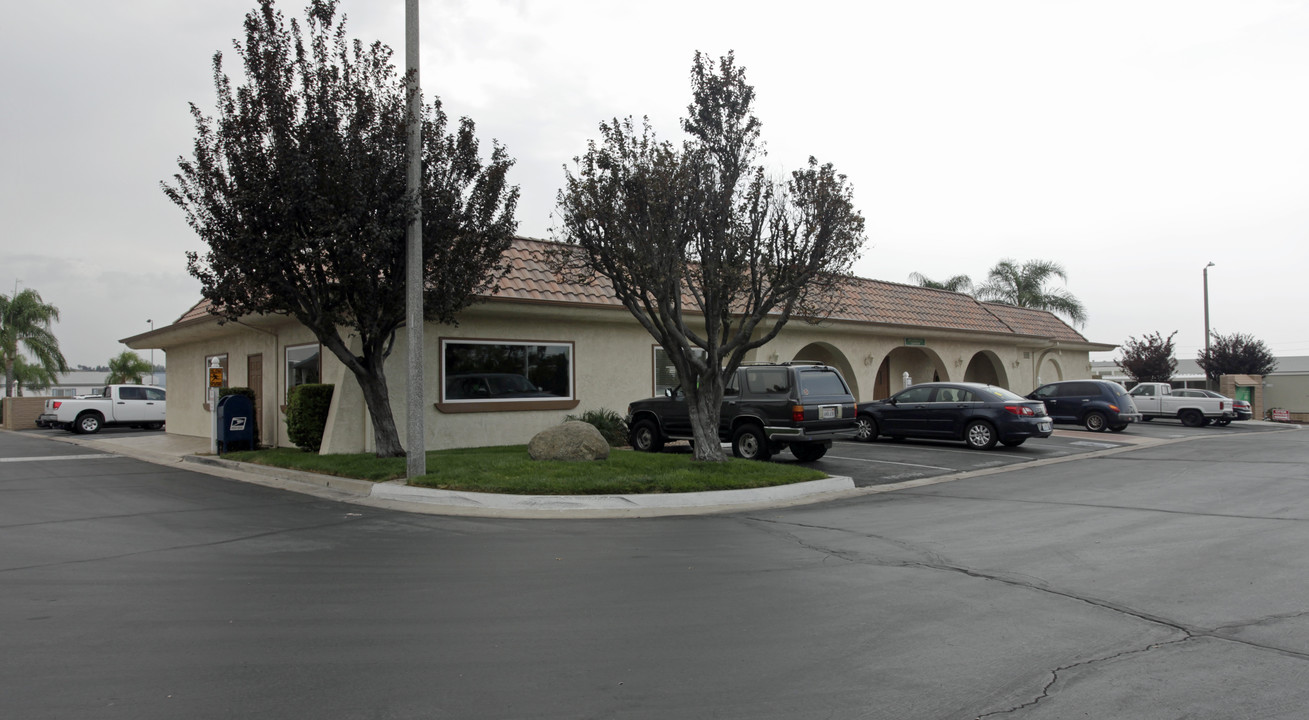 2140 Mentone Blvd in Mentone, CA - Building Photo