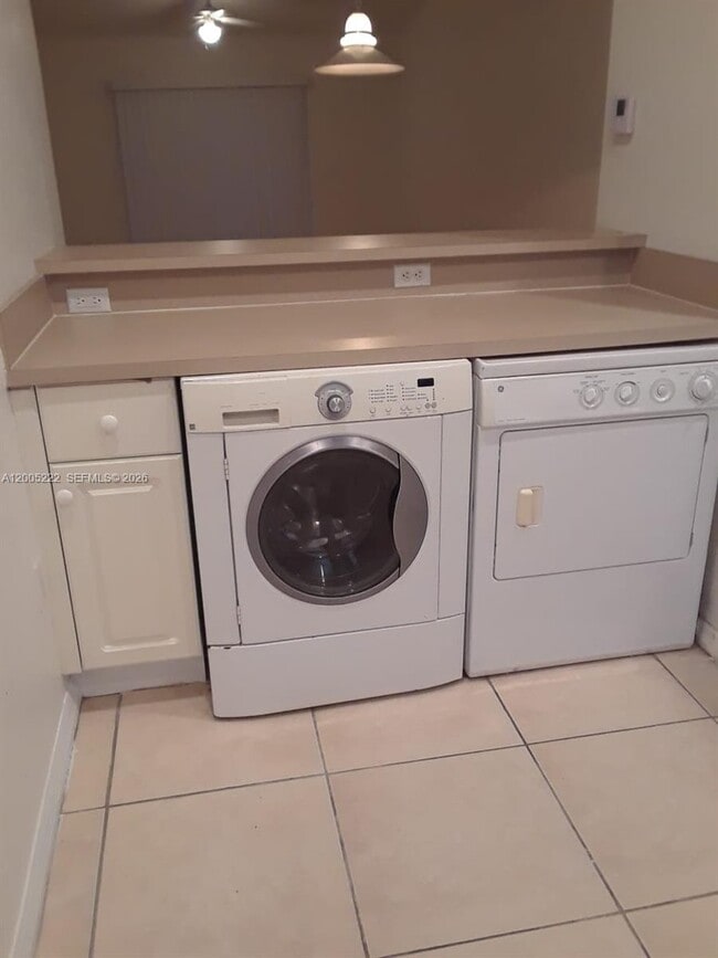 3828 SW 48th Ave in Pembroke Park, FL - Building Photo - Building Photo