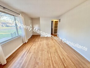 7512 Newton St in Overland Park, KS - Building Photo - Building Photo