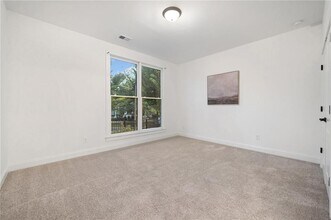 104 Pearl St in Woodstock, GA - Foto de edificio - Building Photo