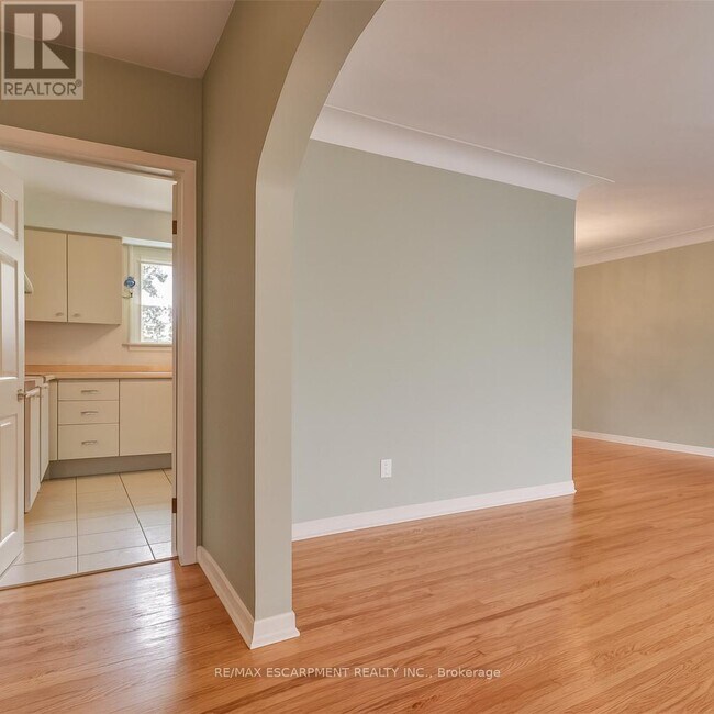 5186 Bromley Rd in Burlington, ON - Building Photo - Building Photo