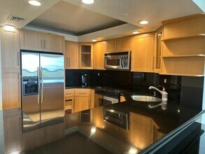 2555 Collins Ave in Miami Beach, FL - Building Photo - Building Photo