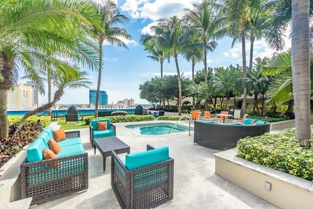 550 Okeechobee Blvd in West Palm Beach, FL - Building Photo - Building Photo