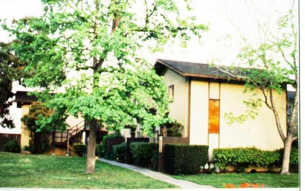 10272 Terry Way in Cupertino, CA - Building Photo