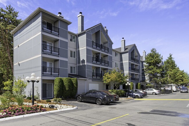 Casablanca Apartment Homes in Everett, WA - Building Photo - Building Photo