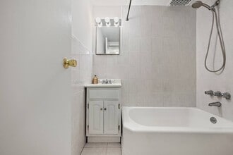 219 Clinton Ave in Brooklyn, NY - Building Photo - Building Photo