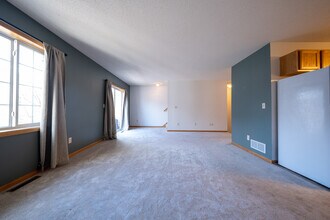 1555 County Rd D E in Maplewood, MN - Building Photo - Building Photo