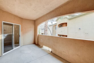 1713 Sky of Red Dr in Las Vegas, NV - Foto de edificio - Building Photo