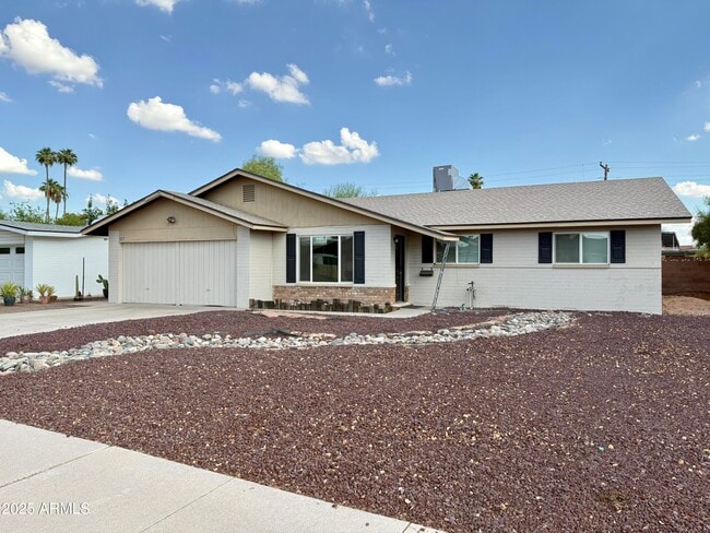 537 E Laguna Dr in Tempe, AZ - Building Photo - Building Photo
