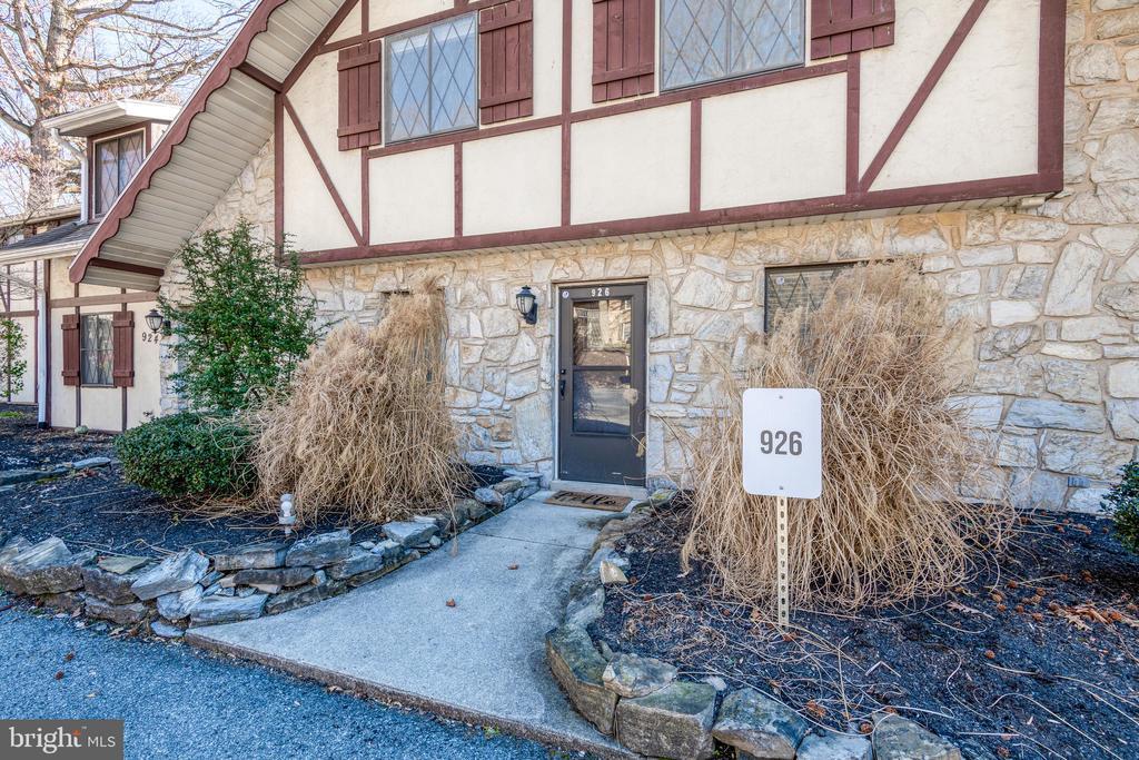926 Rhue Haus Ln in Hummelstown, PA - Building Photo