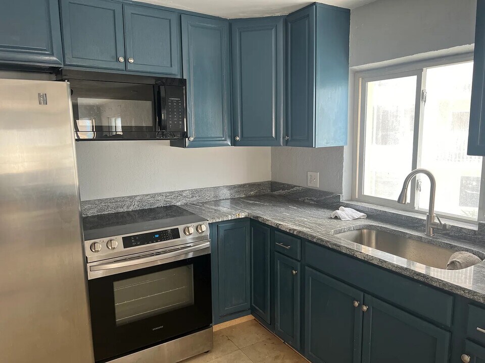 3137 S Atlantic Ave in Daytona Beach, FL - Building Photo