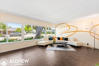784 S Lowry St in Orange, CA - Foto de edificio - Building Photo
