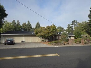 2994 Roundhill Rd in Alamo, CA - Building Photo - Building Photo