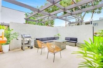 4724 SW 67th Ave in Miami, FL - Building Photo - Building Photo