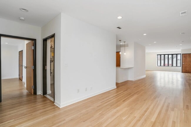 9618 Joseph Campau St, Unit 9618 2S