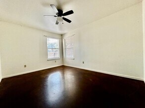 327 Patriot N Dr in Kerrville, TX - Building Photo - Building Photo