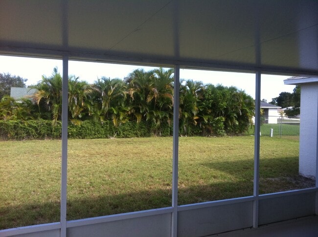 615 SW Lakehurst Dr in Port St. Lucie, FL - Building Photo - Building Photo