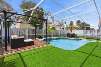 7657 Thornlee Dr in Greenacres, FL - Foto de edificio - Building Photo