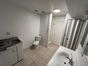 331 51st St Ct W in Palmetto, FL - Foto de edificio - Building Photo