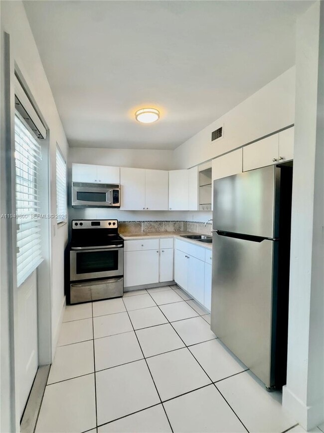 3360 Frow Ave in Miami, FL - Building Photo - Building Photo