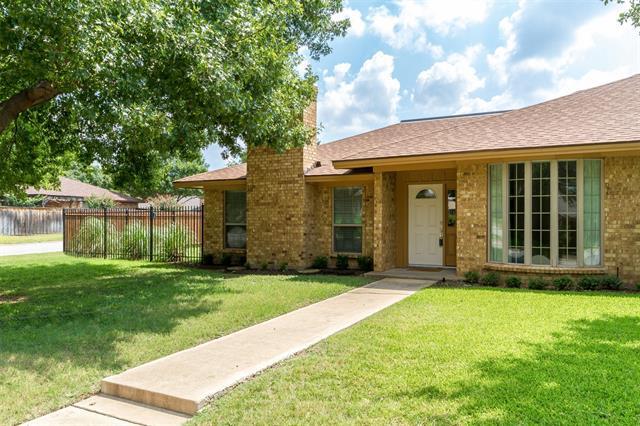 5201 Ledgestone Dr in Fort Worth, TX - Building Photo