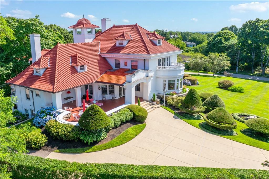 4 Yosemite Valley Rd in Westerly, RI - Building Photo