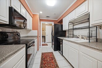 661 Bering Dr in Houston, TX - Building Photo - Building Photo