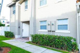 12615 SW 53rd St in Miramar, FL - Building Photo - Building Photo