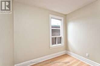 1932 Queen St E in Toronto, ON - Building Photo - Building Photo