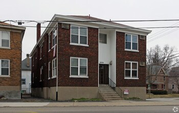 4000 Montgomery Rd in Cincinnati, OH - Building Photo - Building Photo