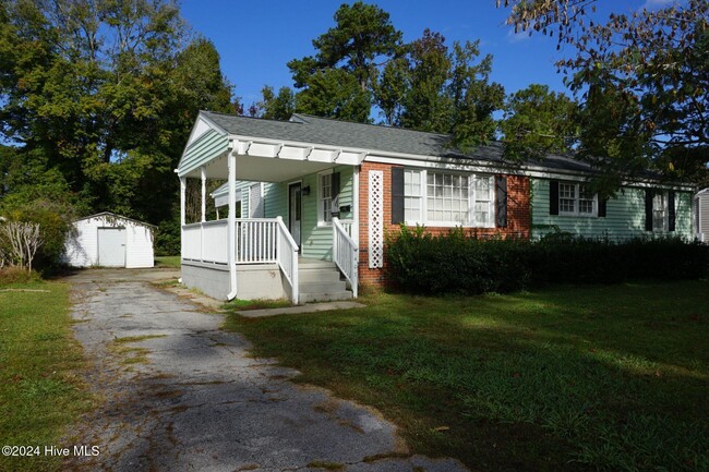 407 Seminole Trail in Jacksonville, NC - Foto de edificio - Building Photo