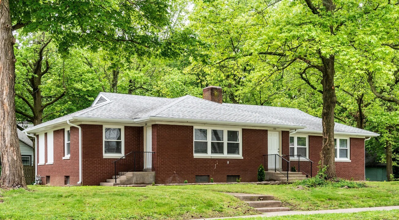 500 W State St in Springfield, MO - Building Photo