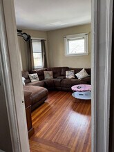 33 Oakland Rd in Brookline, MA - Building Photo - Building Photo