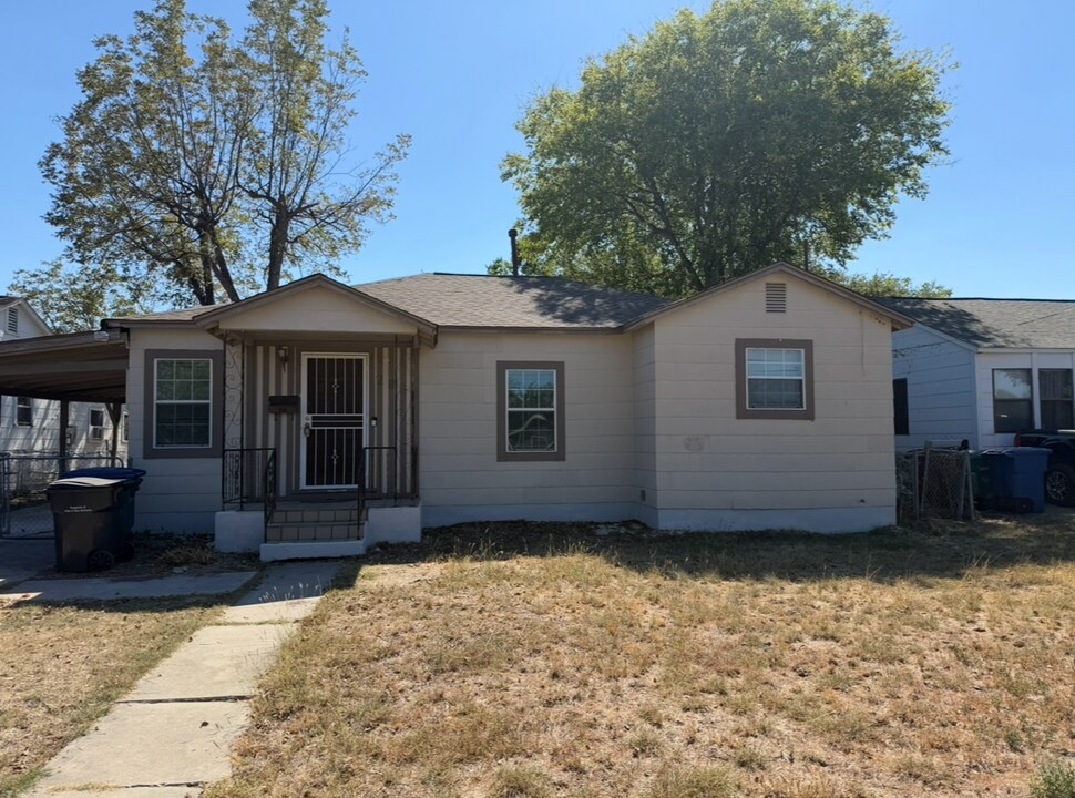 2838 W French Pl in San Antonio, TX - Building Photo