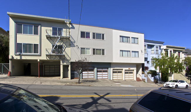 1125 Stanyan Street in San Francisco, CA - Building Photo - Building Photo