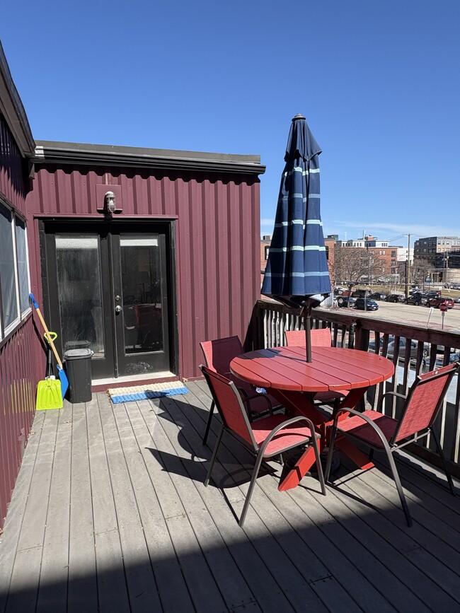 20 Hampshire St, Unit Upstairs in Portland, ME - Foto de edificio - Building Photo