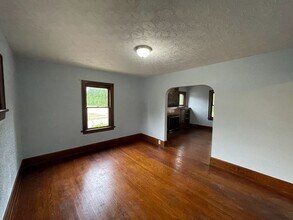 2356 Navarre Rd SW in Canton, OH - Building Photo - Building Photo
