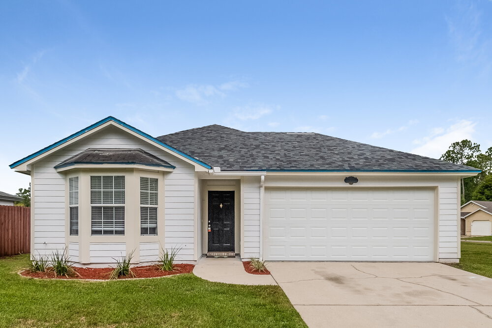 1821 Sheraton Lakes Cir in Middleburg, FL - Building Photo