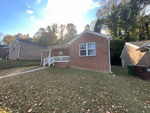 1019 Manor Dr in High Point, NC - Building Photo - Building Photo