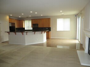 17960 Golden Spike Trail in Lathrop, CA - Building Photo - Building Photo