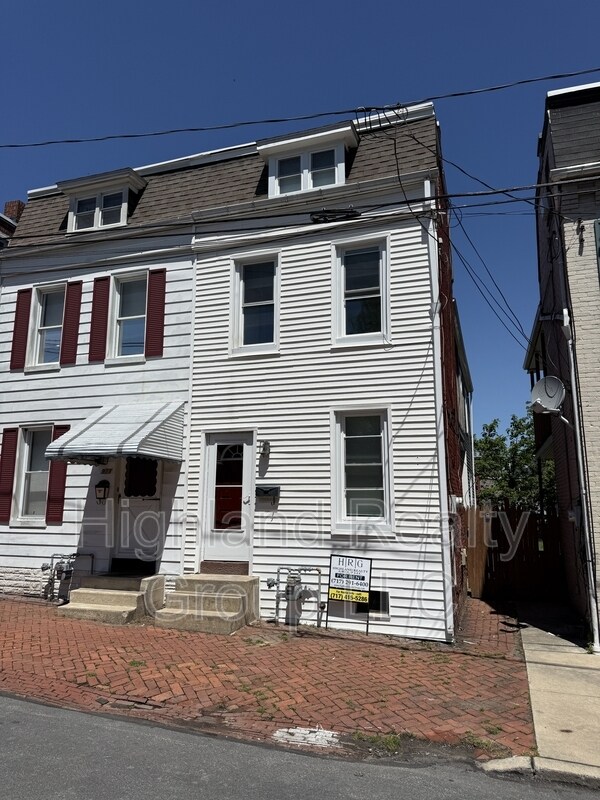 property at 913 Blunston St