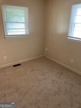 10680 Eagle Dr in Jonesboro, GA - Foto de edificio - Building Photo