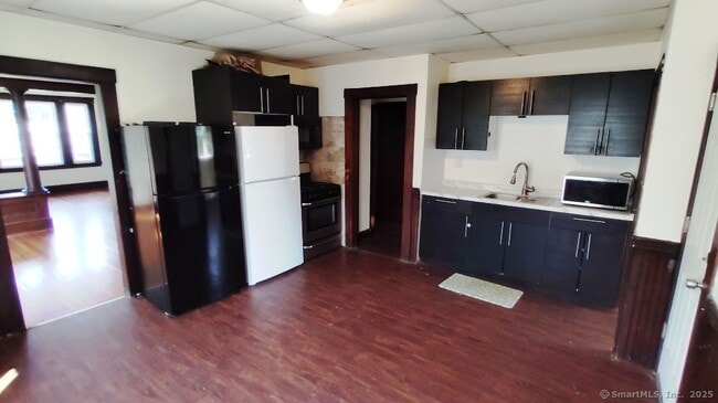 221 Camp St in Meriden, CT - Building Photo - Building Photo