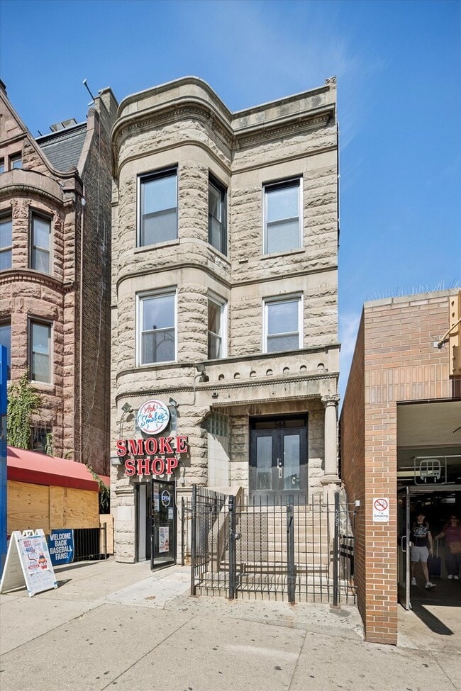 property at 948 W Addison St