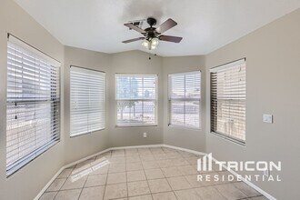9002 W Palm Ln in Phoenix, AZ - Building Photo - Building Photo