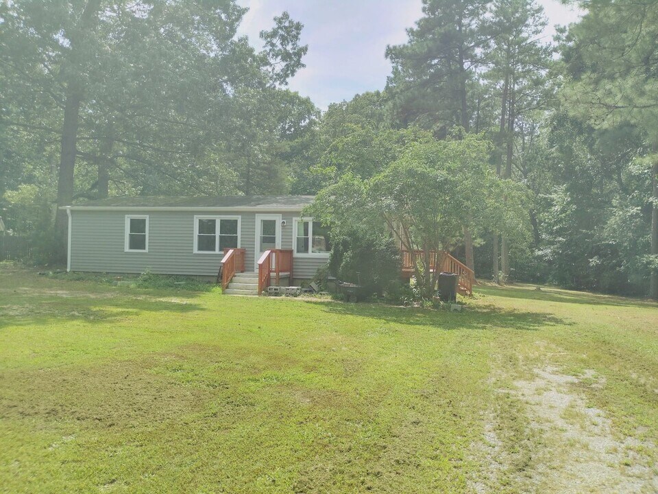 8620 Turnerville Rd in Midlothian, VA - Foto de edificio